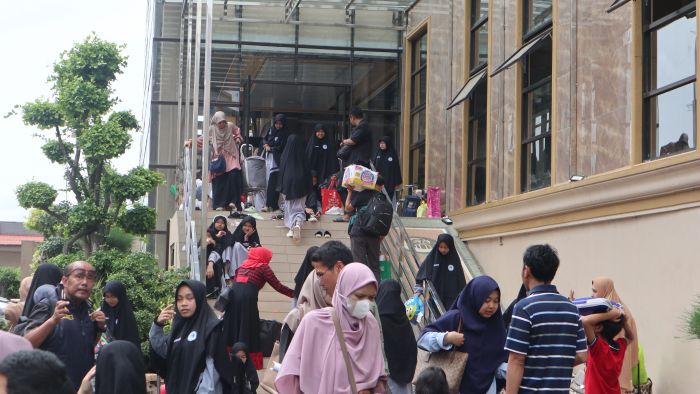 Momen Haru Wali Santri Al-Maahira saat Penerimaan Rapot dan Penjemputan Libur Semester Ganjil_1