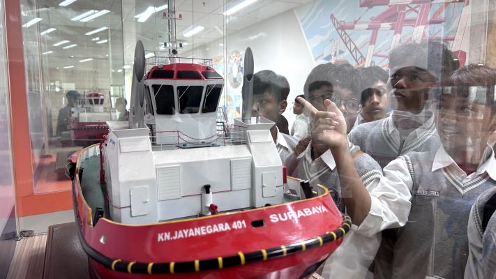 Kunjungan Industri SMA Al-Maahira Putra ke PT Pelindo Marine Service, Bekali Santri Dengan Edukasi Maritim_1
