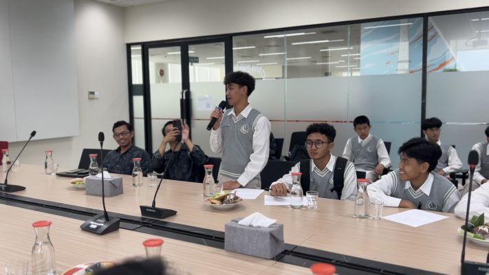 Kunjungan Industri SMA Al-Maahira Putra ke PT Pelindo Marine Service, Bekali Santri Dengan Edukasi Maritim_2
